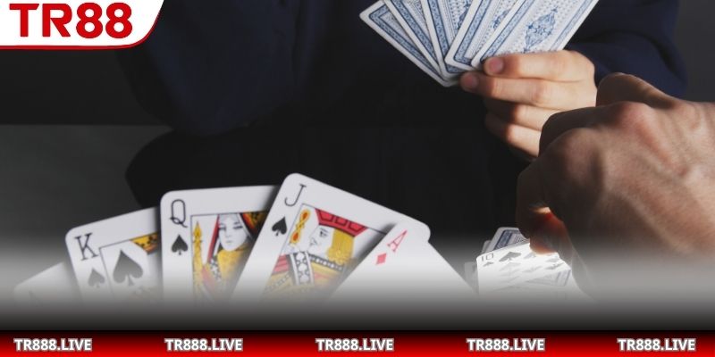 Điều chỉnh chiến thuật theo điểm hiện có